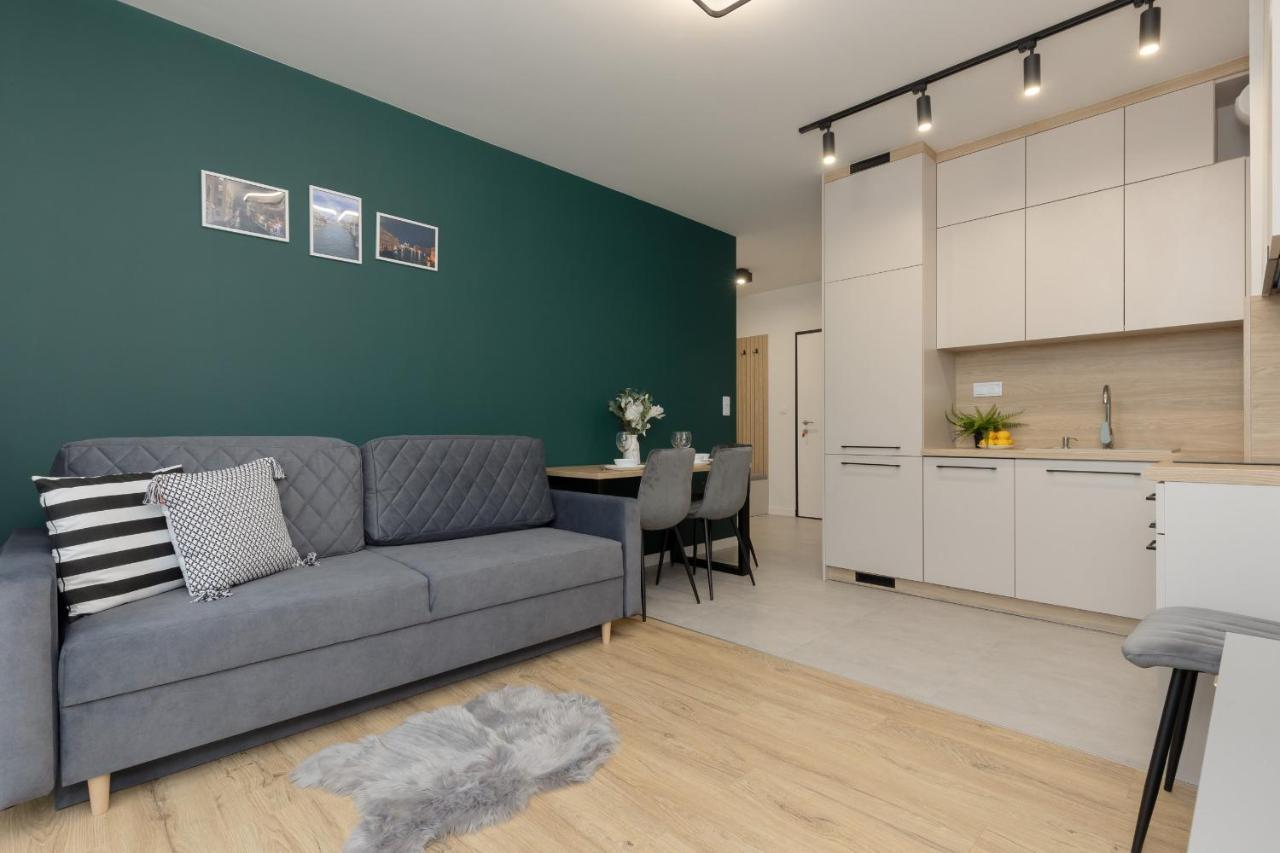 Goodnight Bialoleka With 2 Bedrooms & Parking By Renters Leilighet