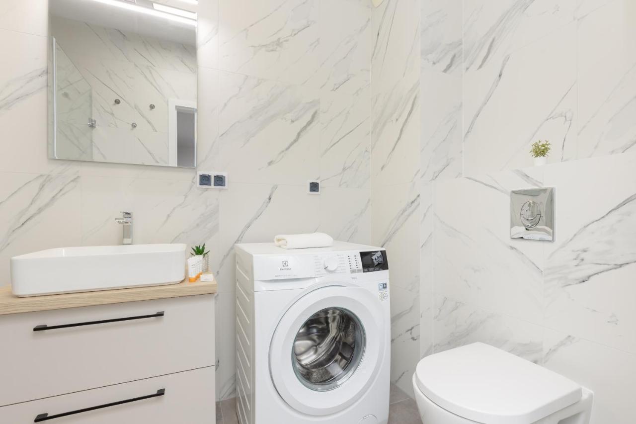 Leilighet Goodnight Bialoleka With 2 Bedrooms & Parking By Renters